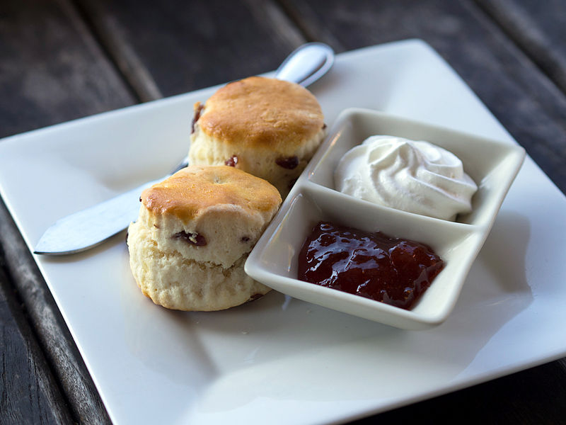 800px-Scones_cream_jam